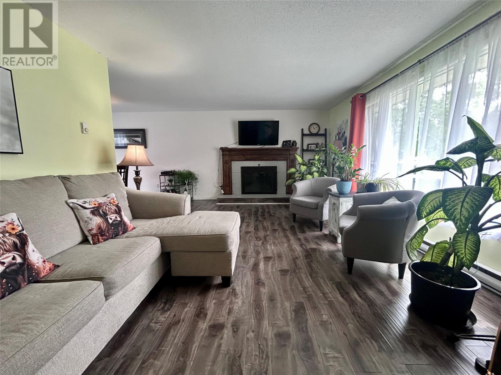4 Elmwood Crescent Property Photo 5