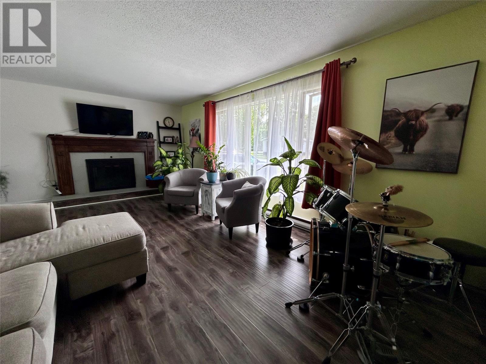 4 Elmwood Crescent Property Photo 6
