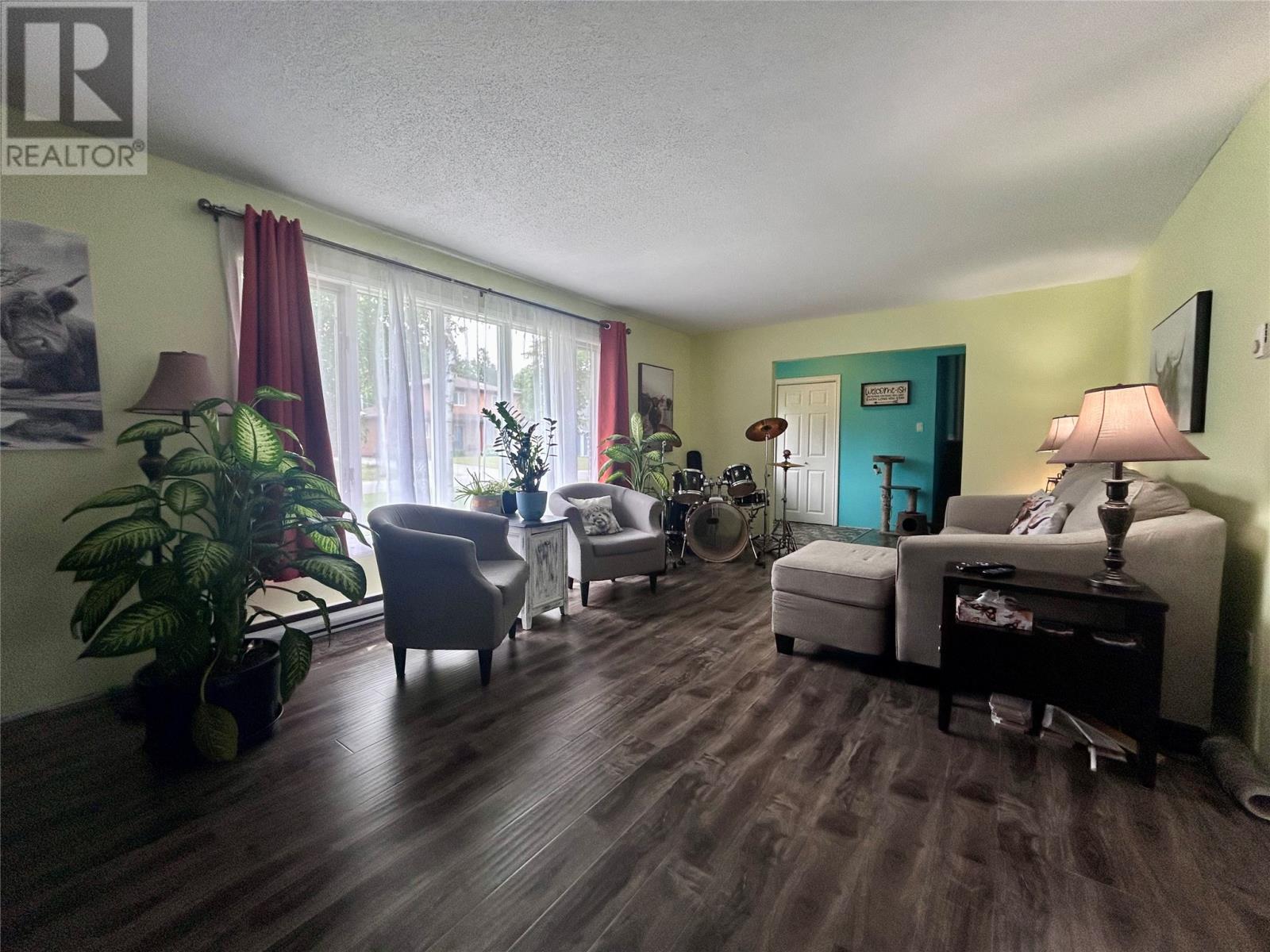 4 Elmwood Crescent Property Photo 7