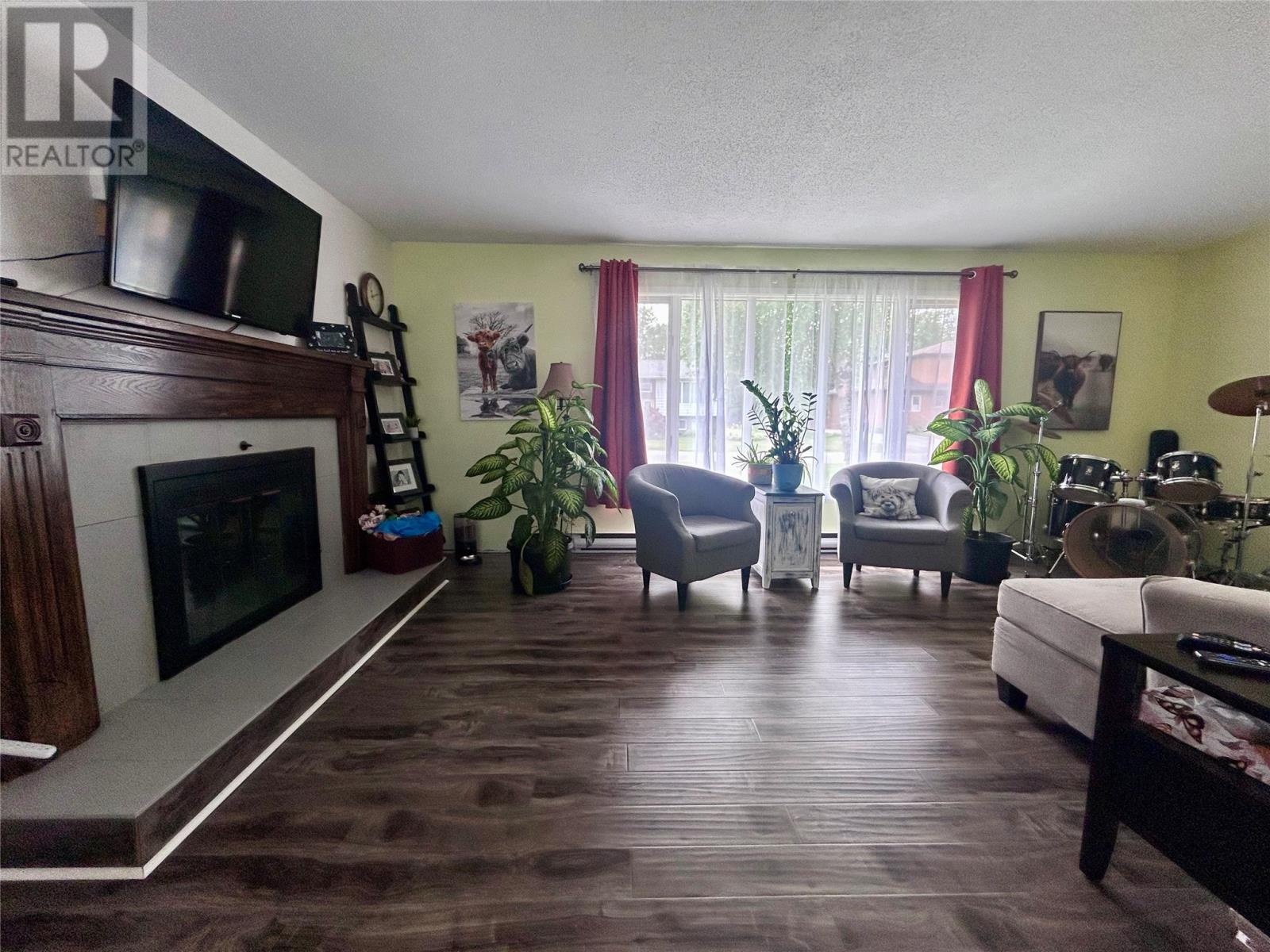 4 Elmwood Crescent Property Photo 8
