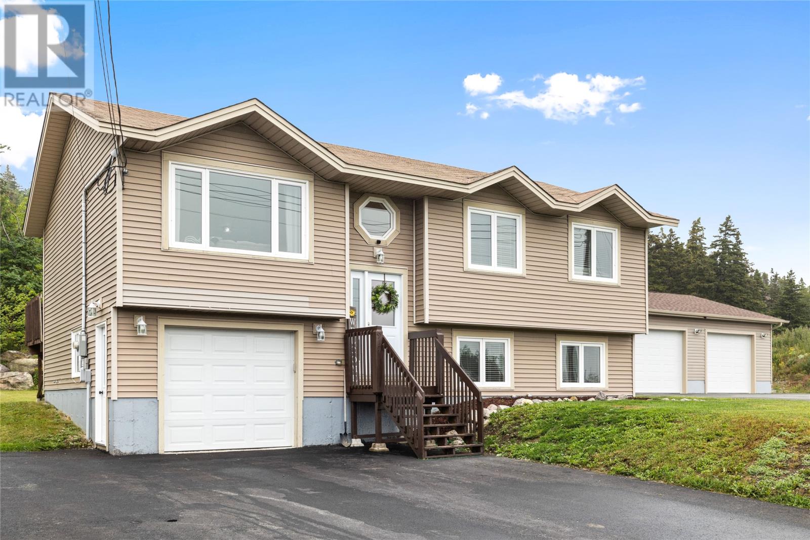 917 Pouch Cove Line Property Photo 1