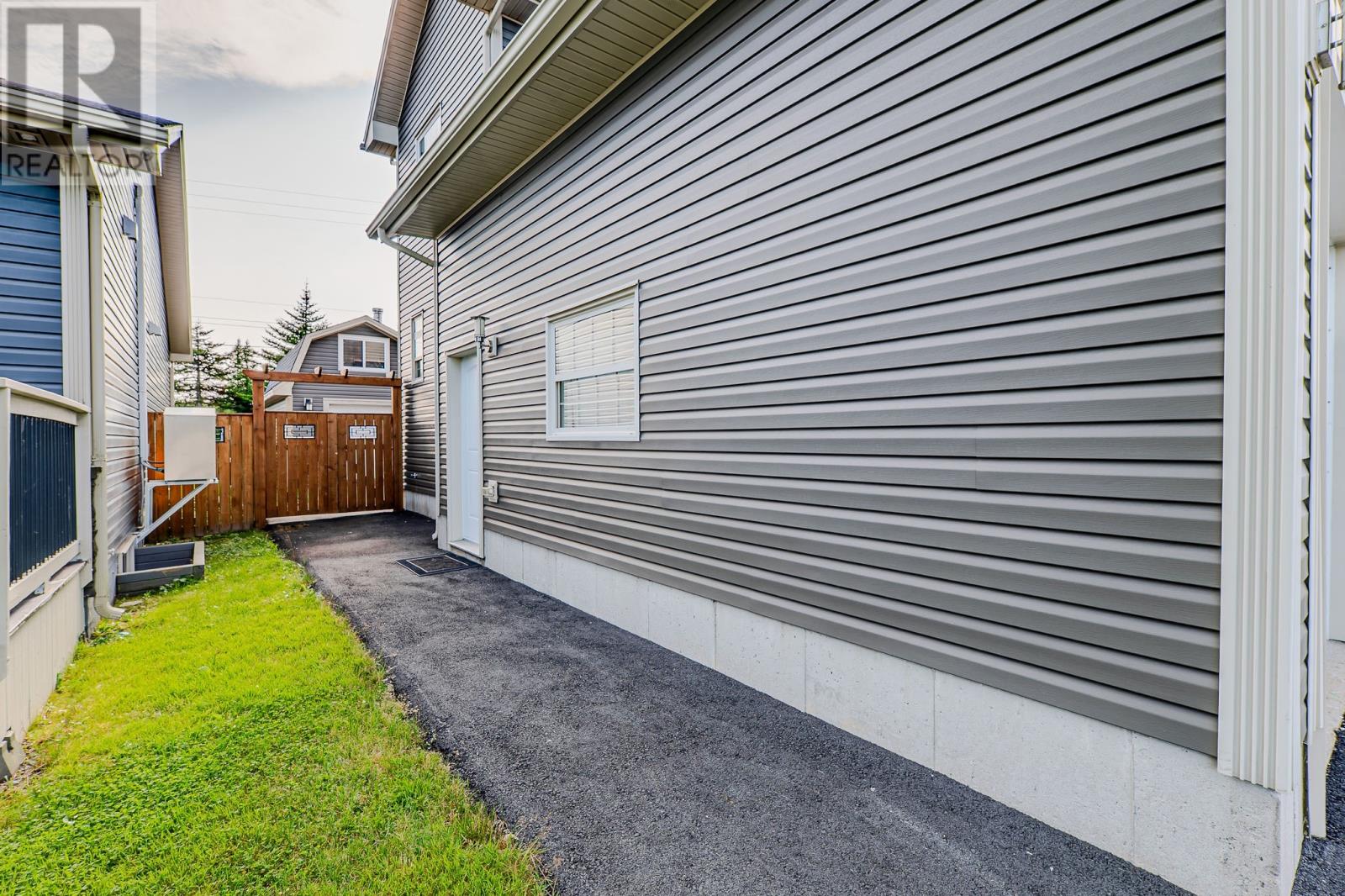 28 Kenai Crescent Property Photo 8