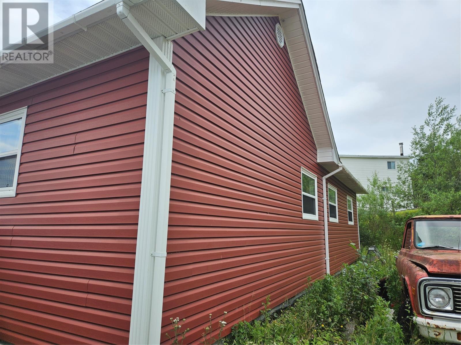 2 Old Settlement Hill Property Photo 4