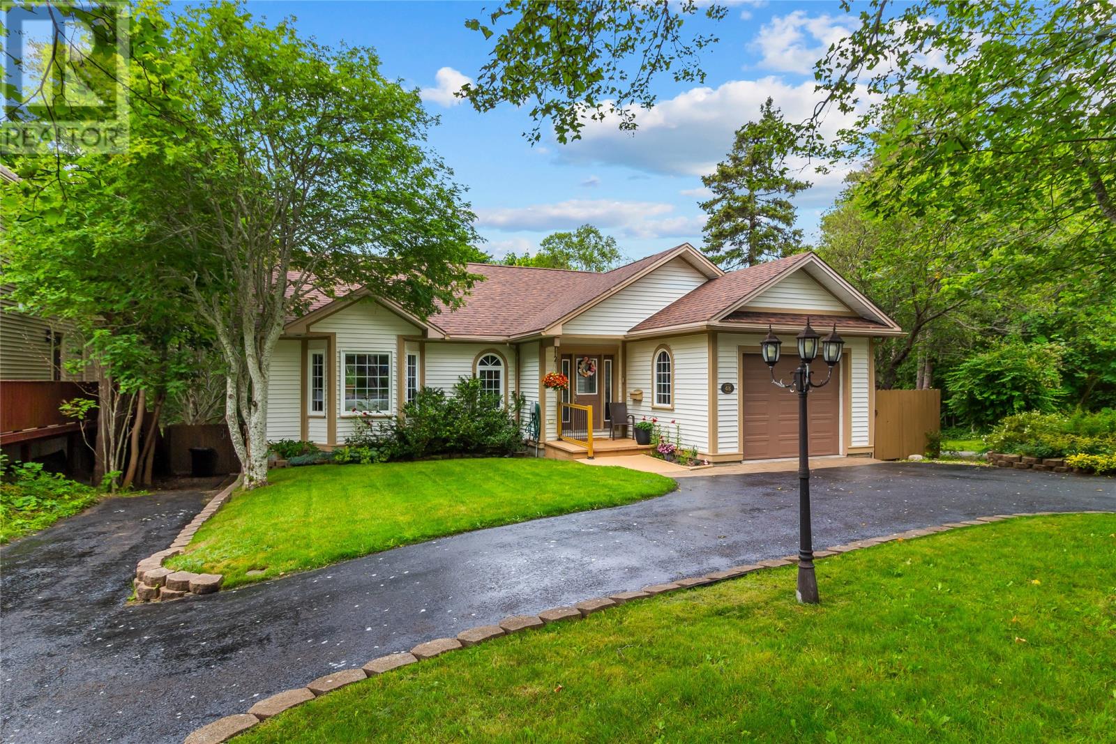 48 Squires Avenue Property Photo 1