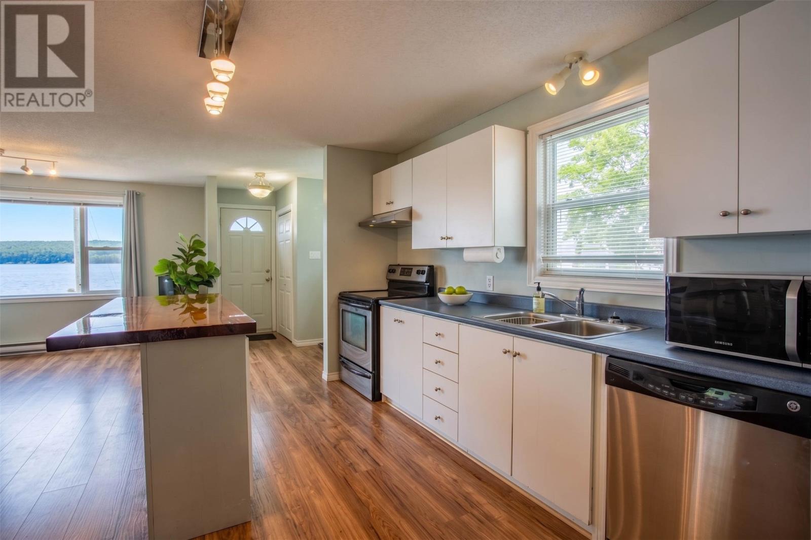 39 Water Street E Property Photo 5
