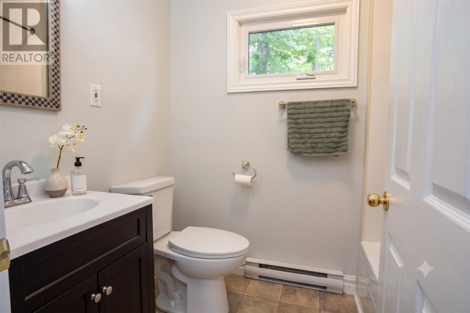 39 Water Street E Property Photo 14