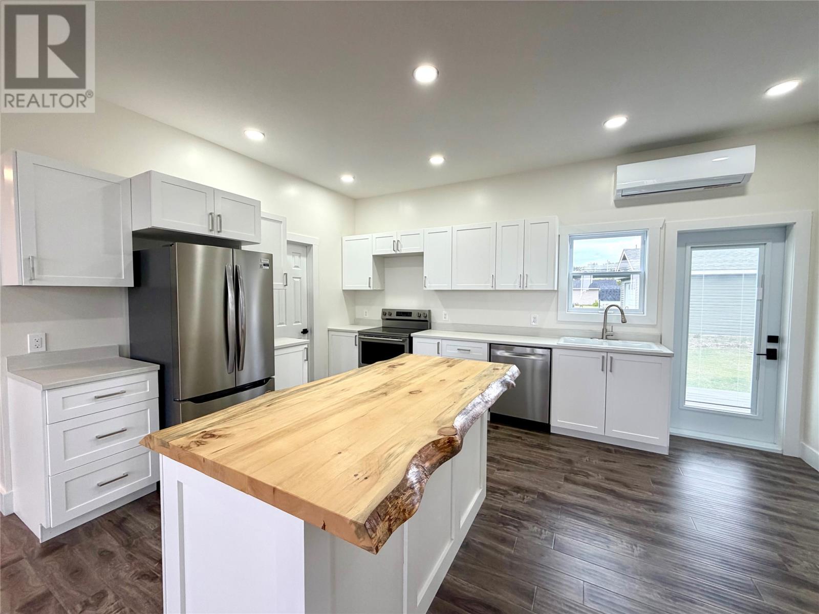 21 Pieroway Drive Property Photo 9