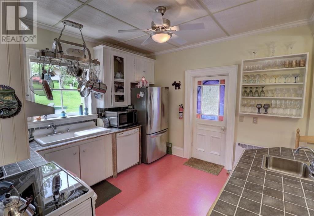 454 Seaforest Drive Property Photo 8