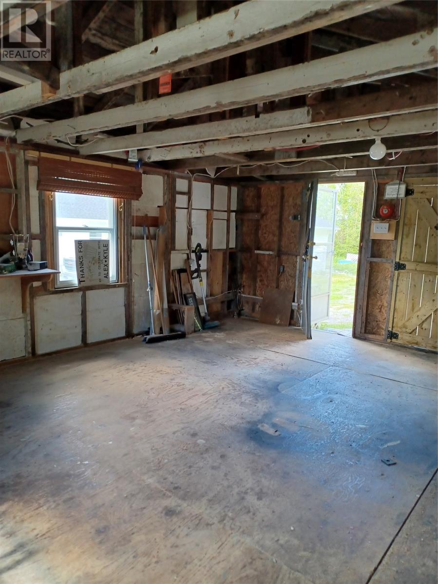 124 Riverside Road E Property Photo 32