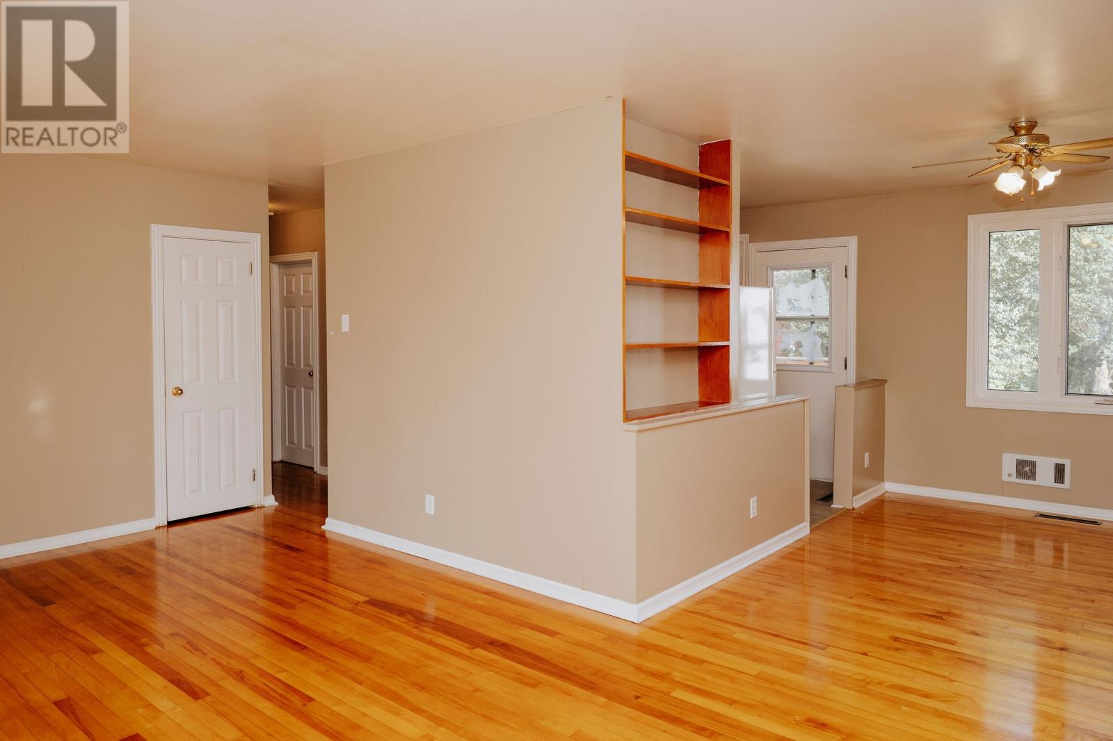 49 Hawker Crescent Property Photo 7