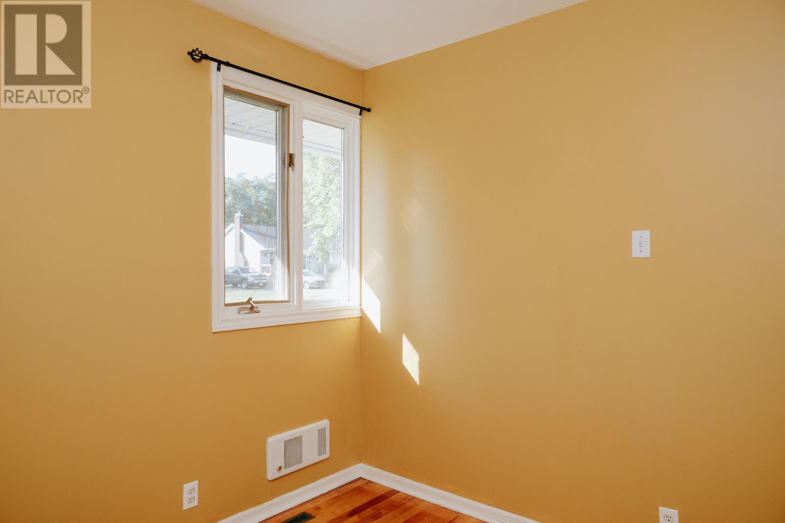 49 Hawker Crescent Property Photo 14