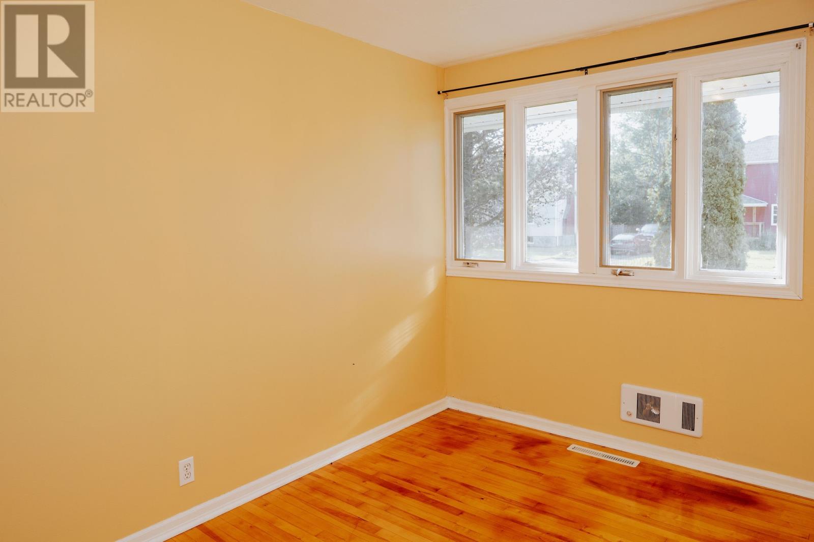49 Hawker Crescent Property Photo 17