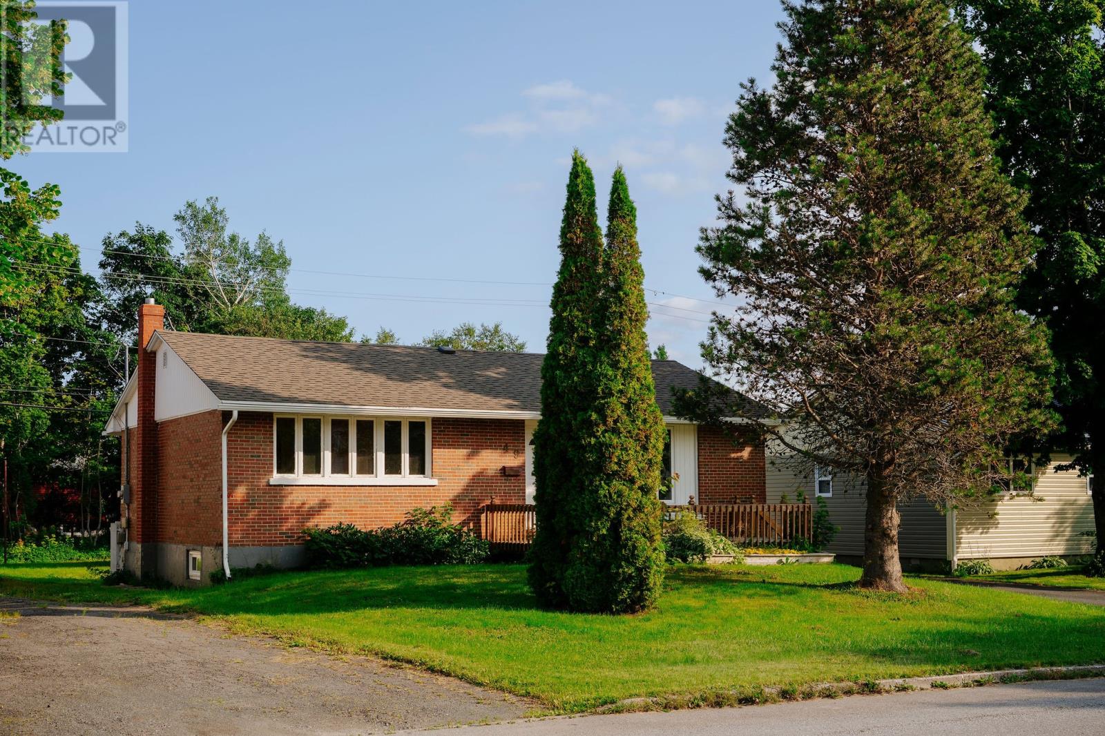 49 Hawker Crescent Property Photo 42