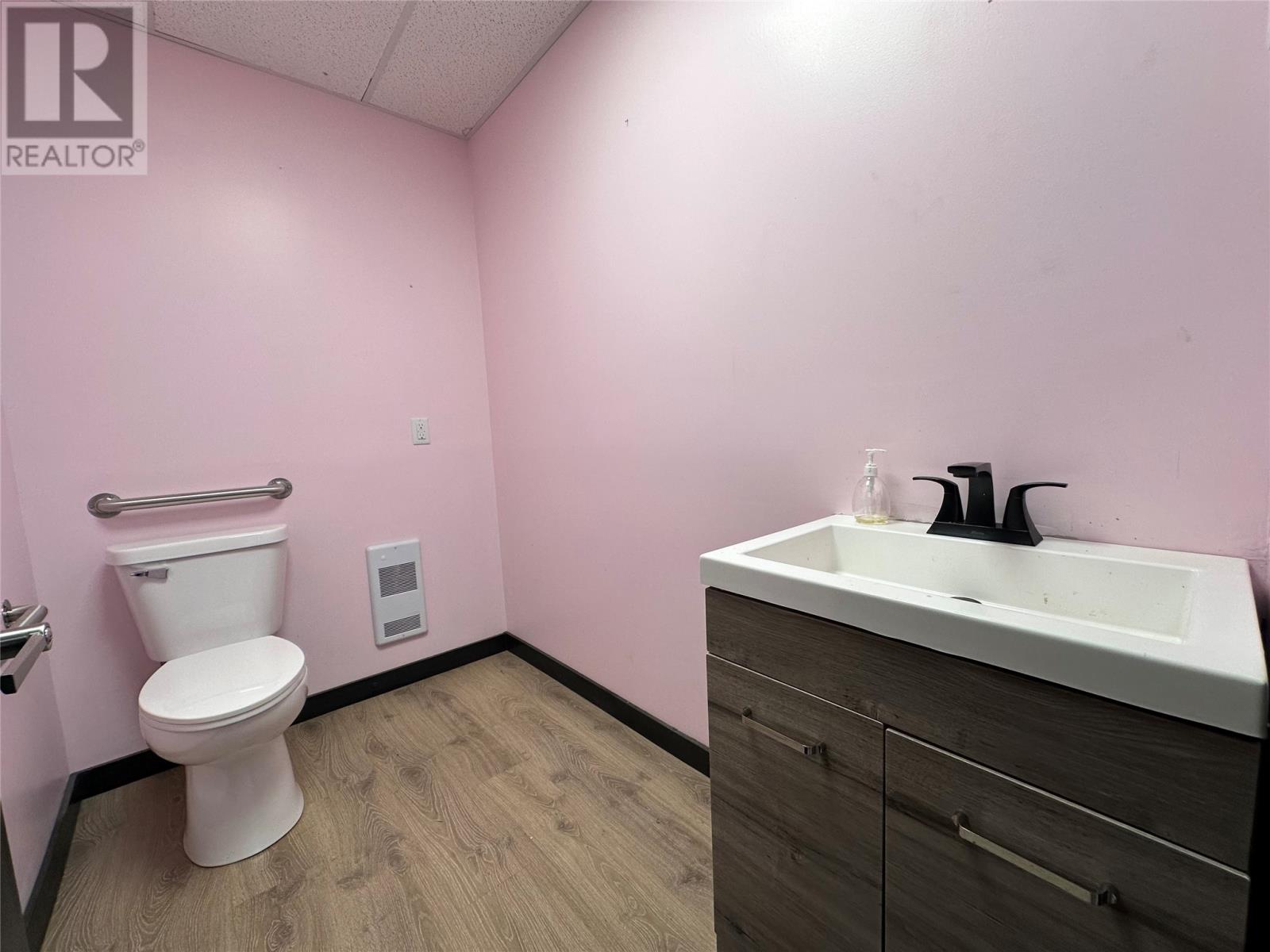 249 Airport Boulevard Property Photo 5