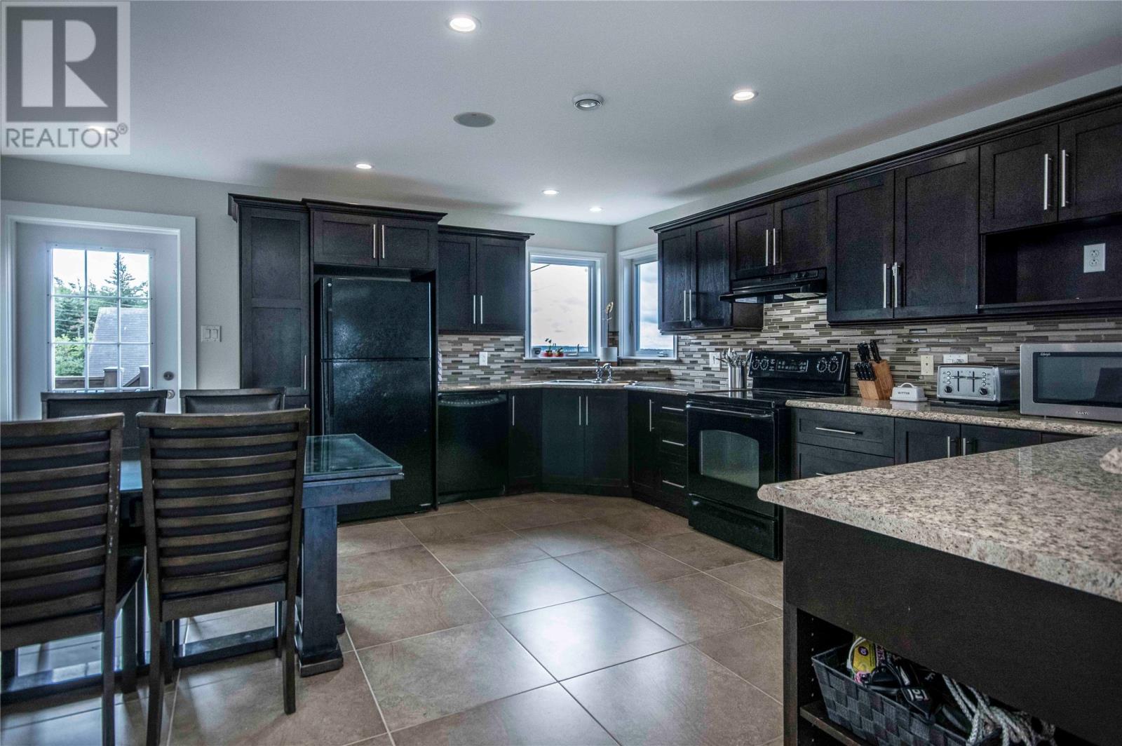 6 Goldust Place Property Photo 10