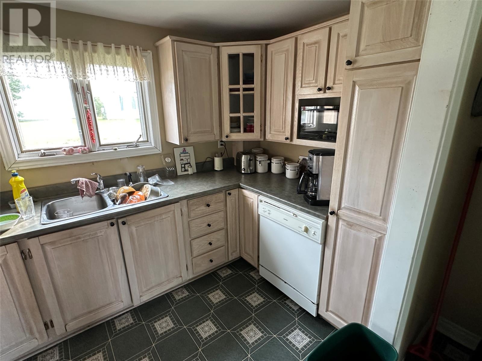 32 Marsh Road Property Photo 11