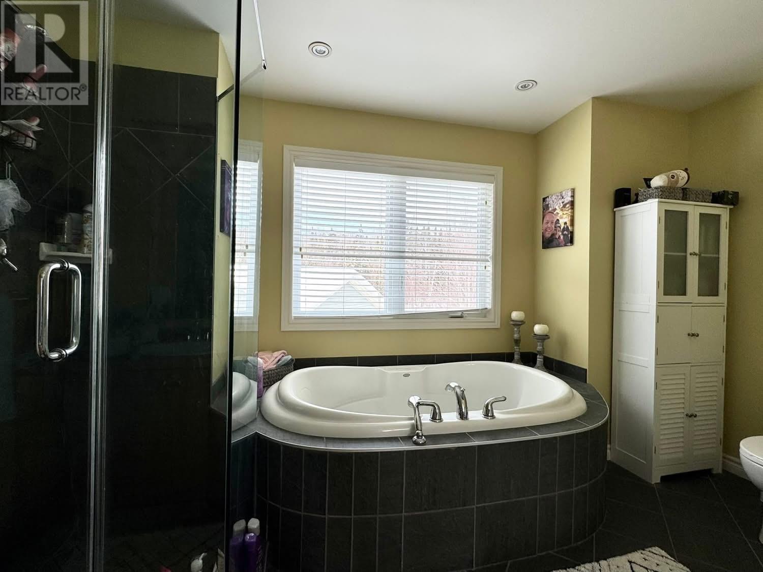 9 Brook Close Property Photo 20