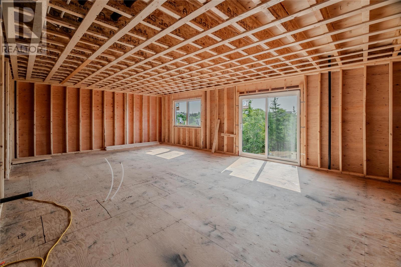 204 St Thomas Line Property Photo 5
