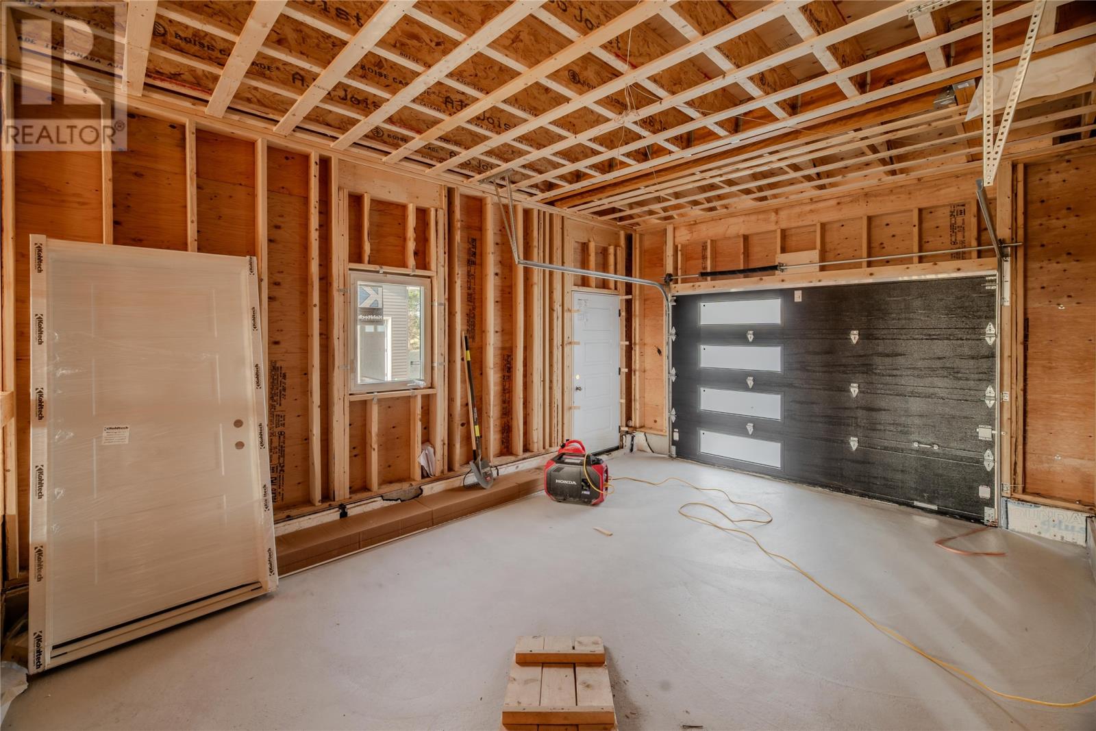 204 St Thomas Line Property Photo 9