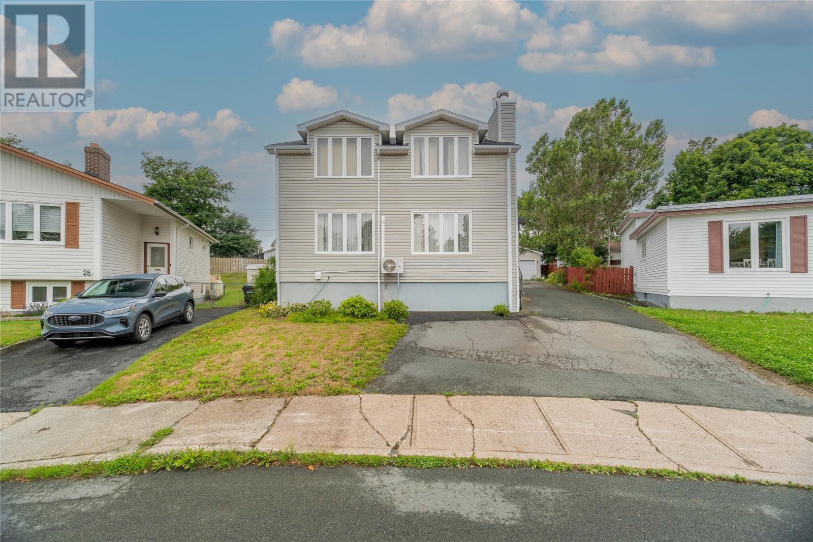 26 Lloyd Crescent Property Photo 1