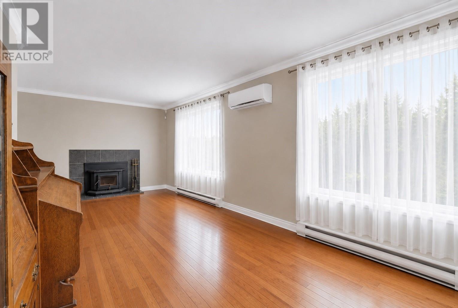 26 Lloyd Crescent Property Photo 8