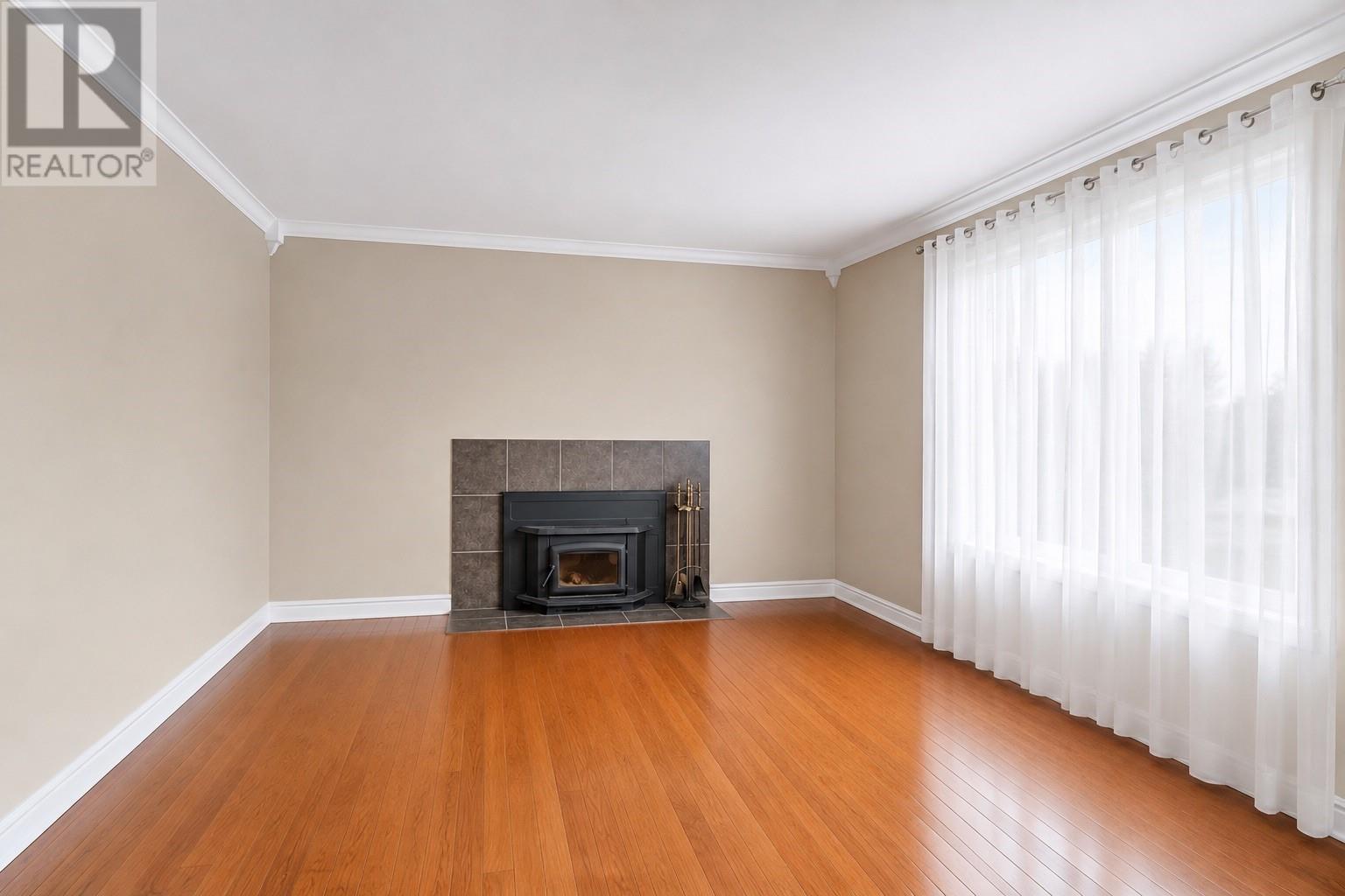26 Lloyd Crescent Property Photo 10