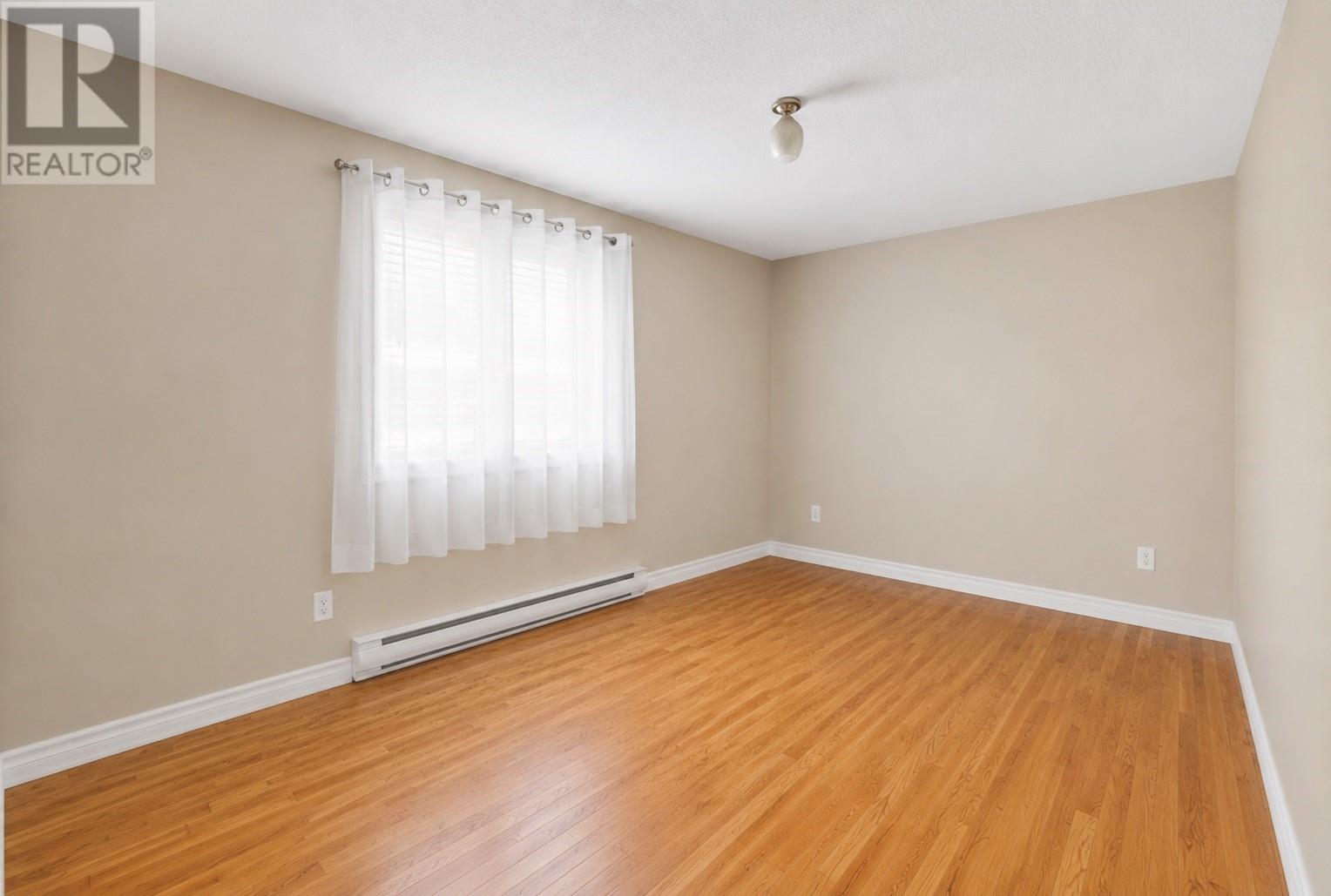 26 Lloyd Crescent Property Photo 14