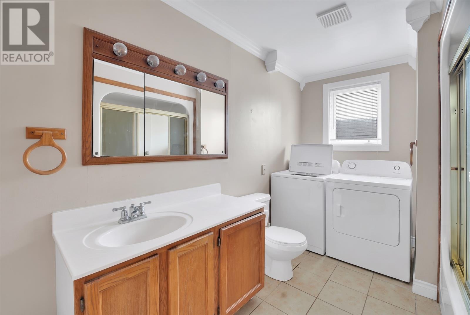 26 Lloyd Crescent Property Photo 19