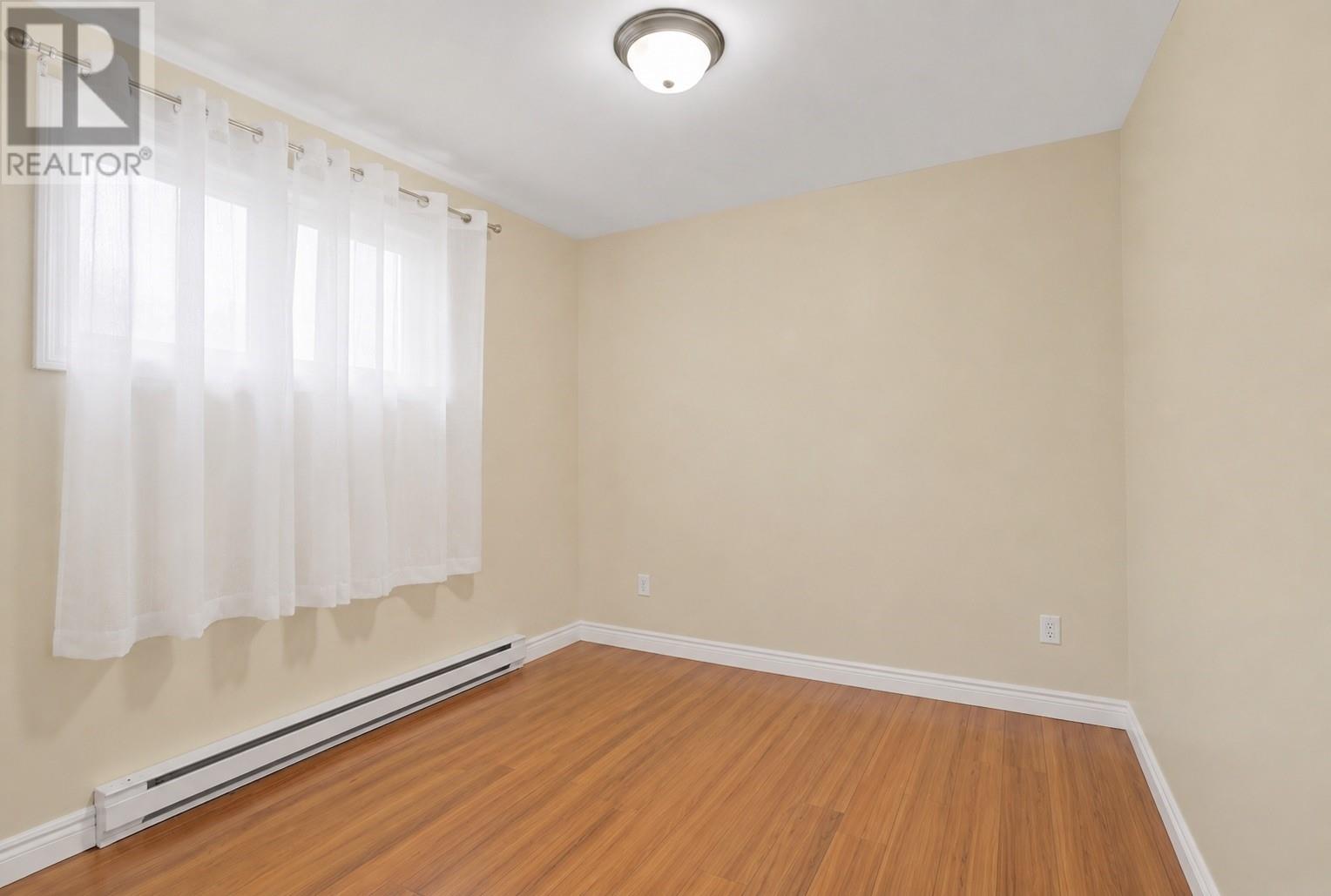 26 Lloyd Crescent Property Photo 20