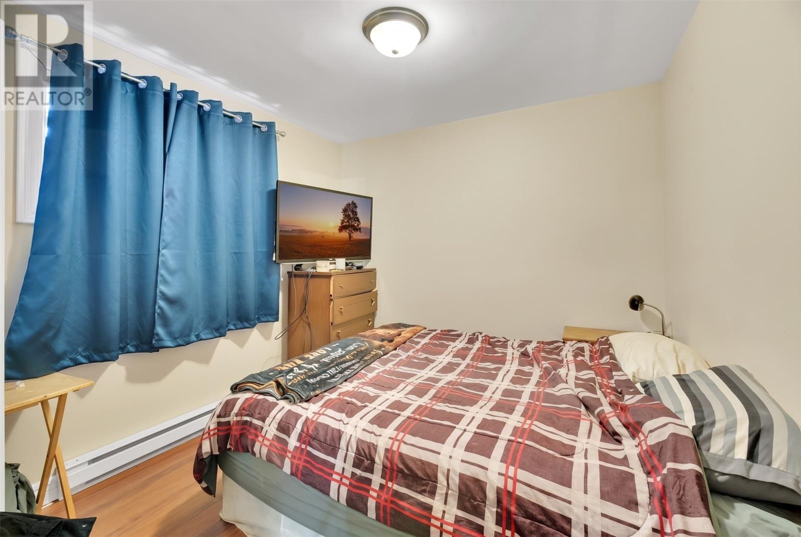 26 Lloyd Crescent Property Photo 21