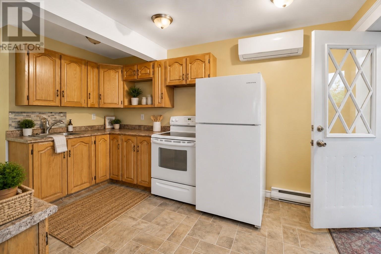26 Lloyd Crescent Property Photo 24