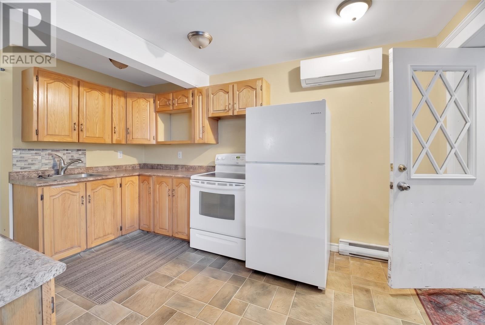 26 Lloyd Crescent Property Photo 25