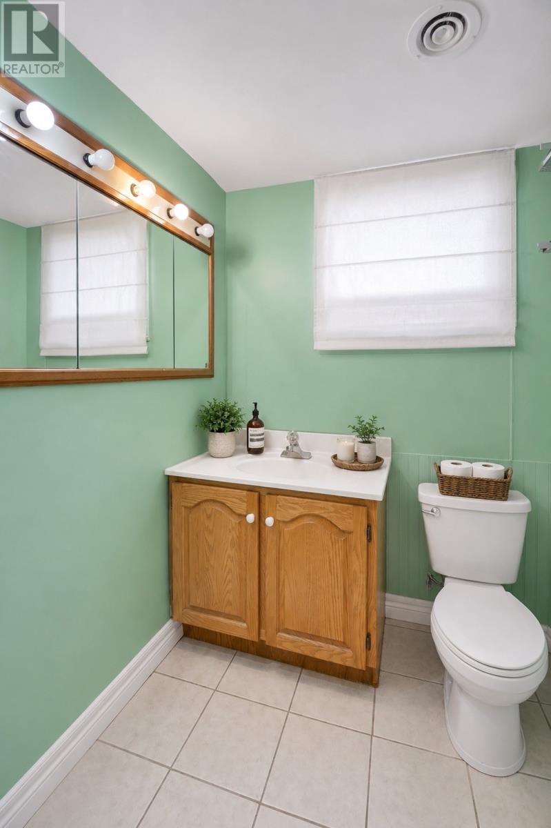 26 Lloyd Crescent Property Photo 32