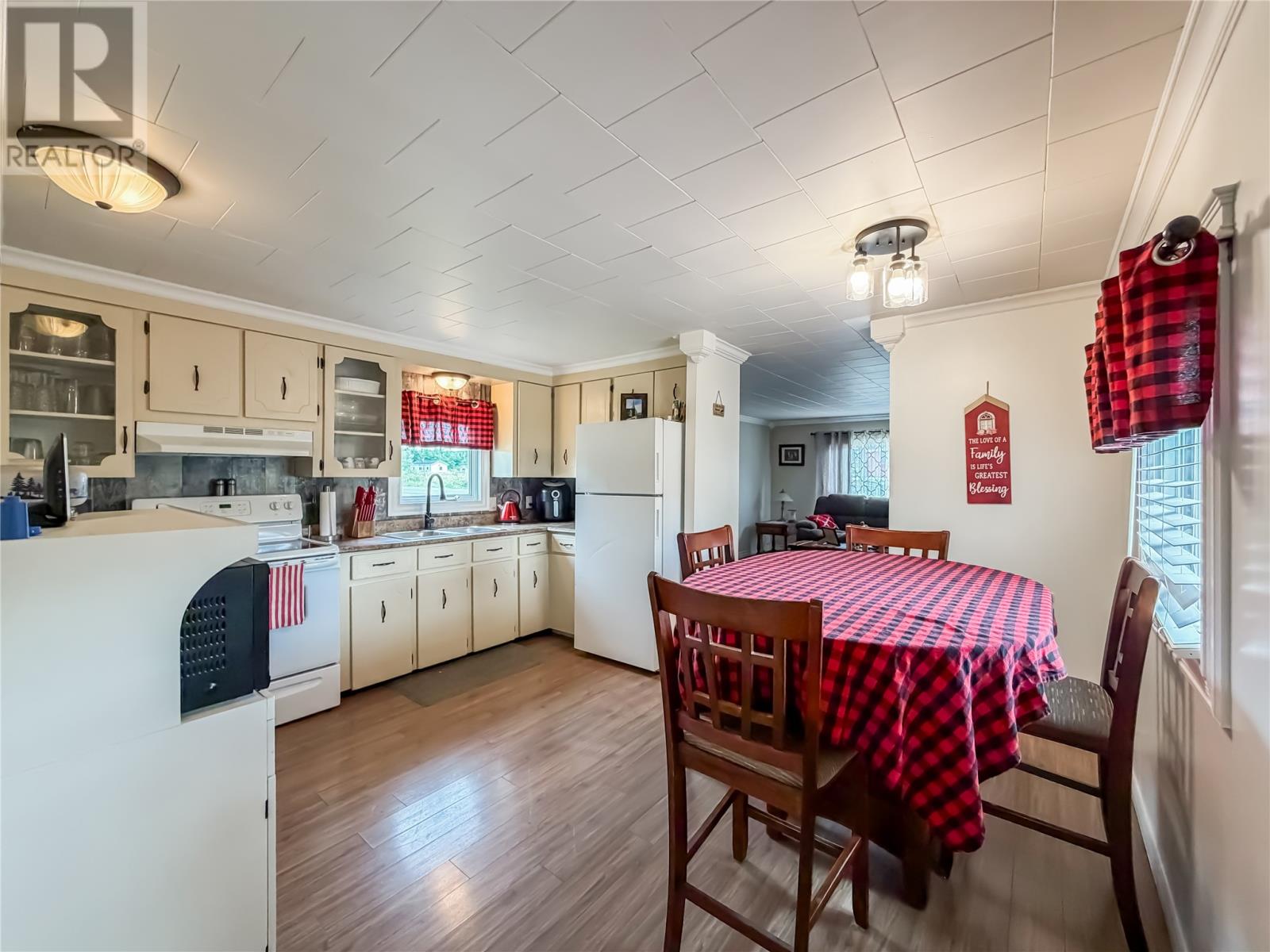 1 Ropewalk Lane Property Photo 6