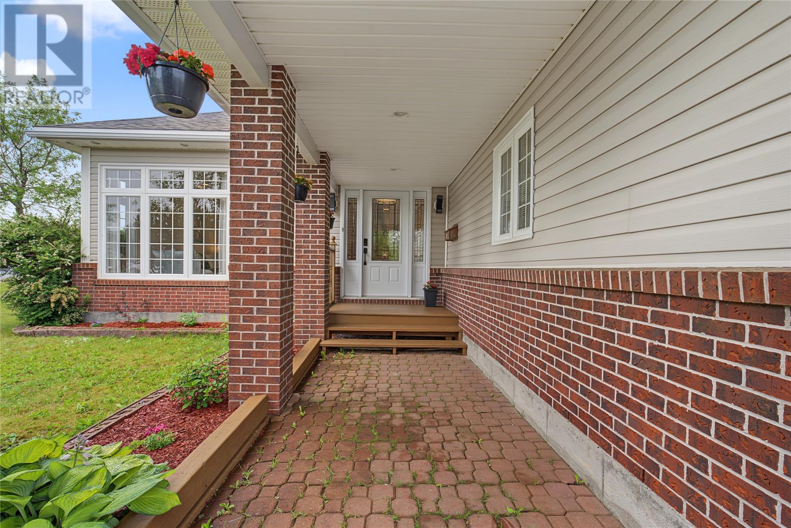 27 Mahogany Place Property Photo 2