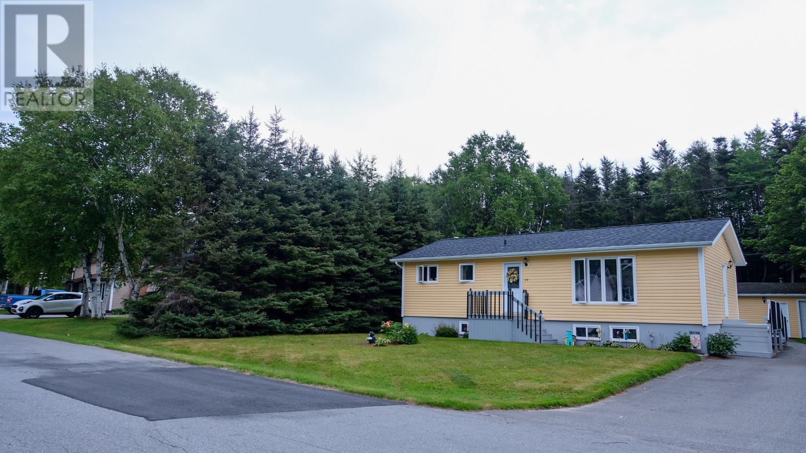 19 Elmwood Crescent Property Photo 1