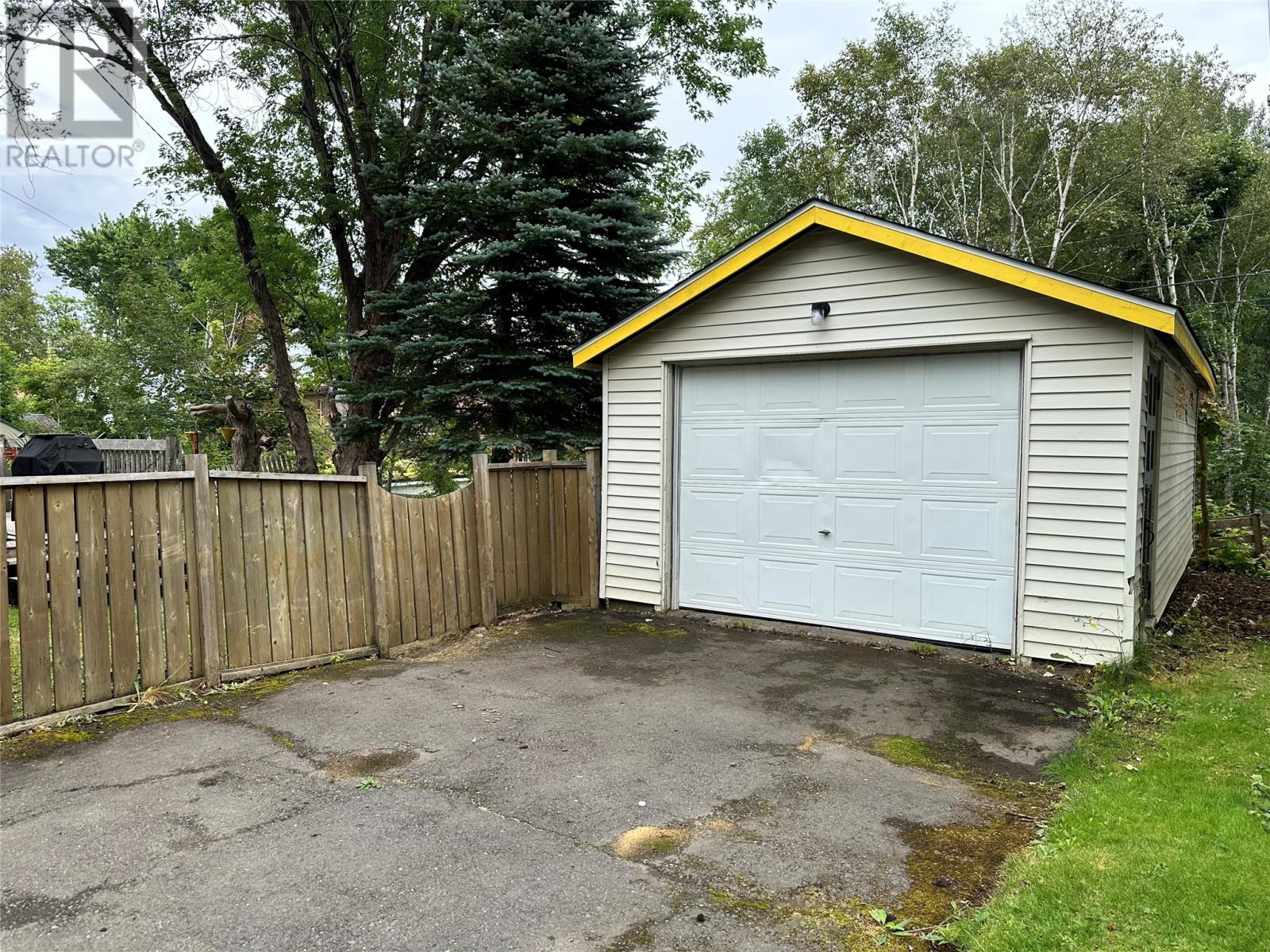 6 Hill Road Property Photo 17