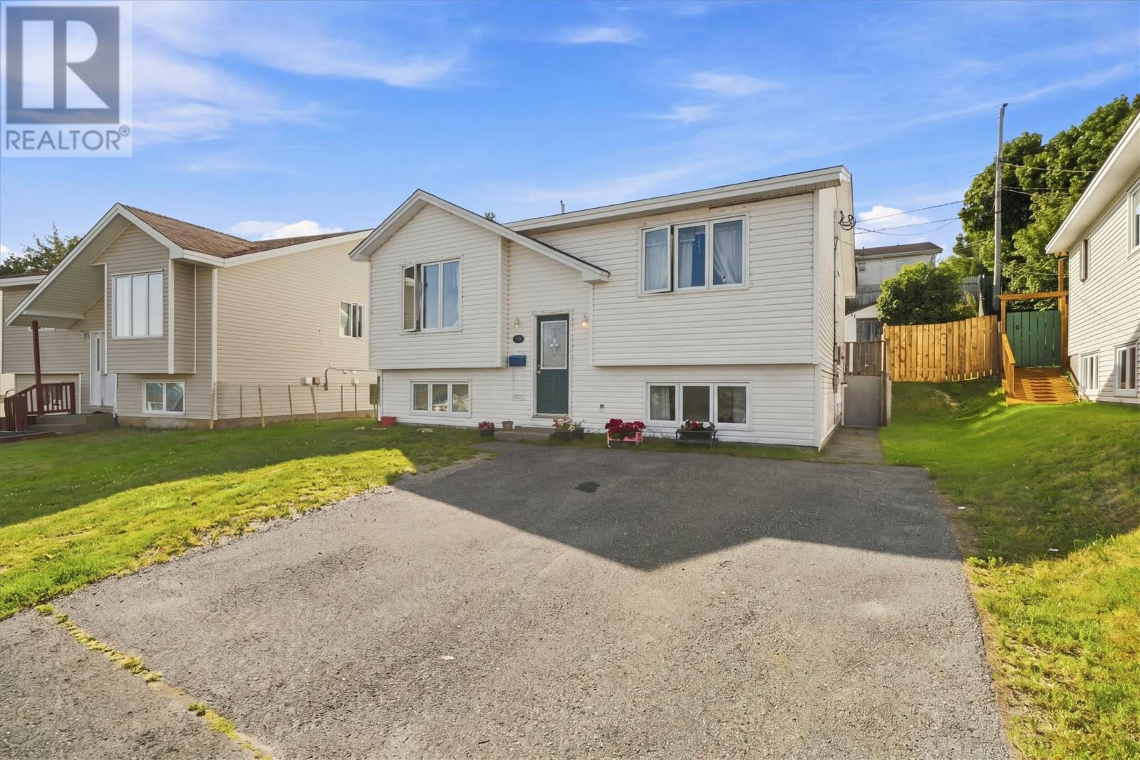32 Greenspond Drive Property Photo 1