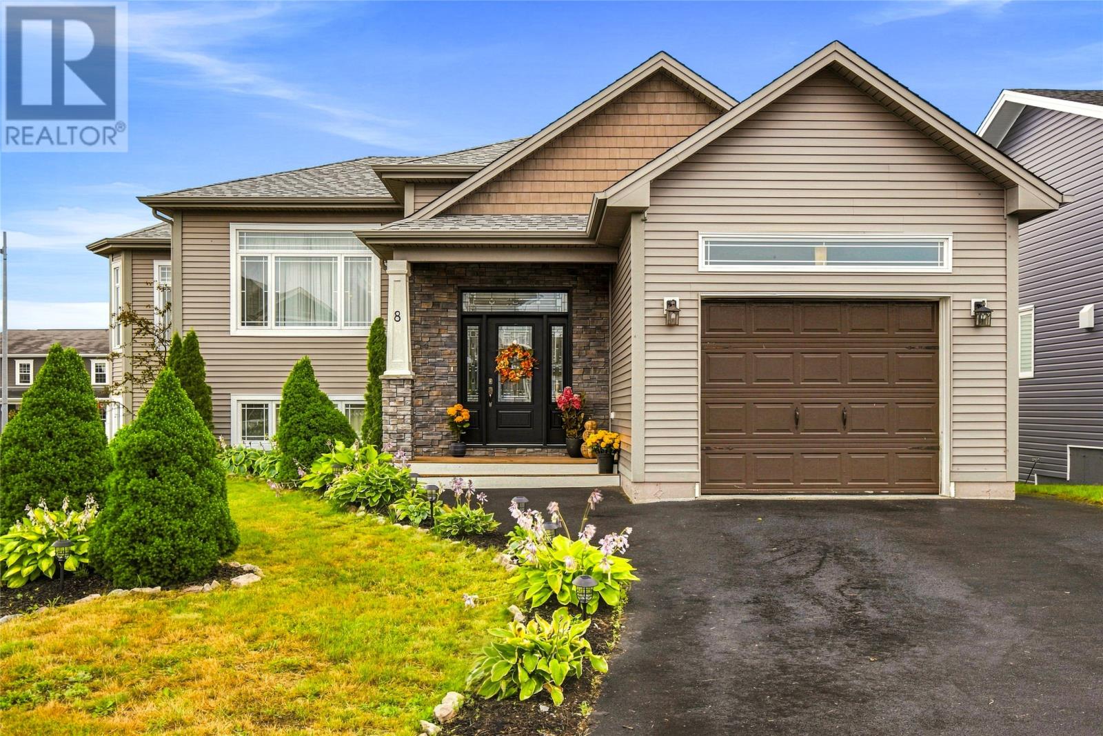 8 Aldergrove Place Property Photo 1