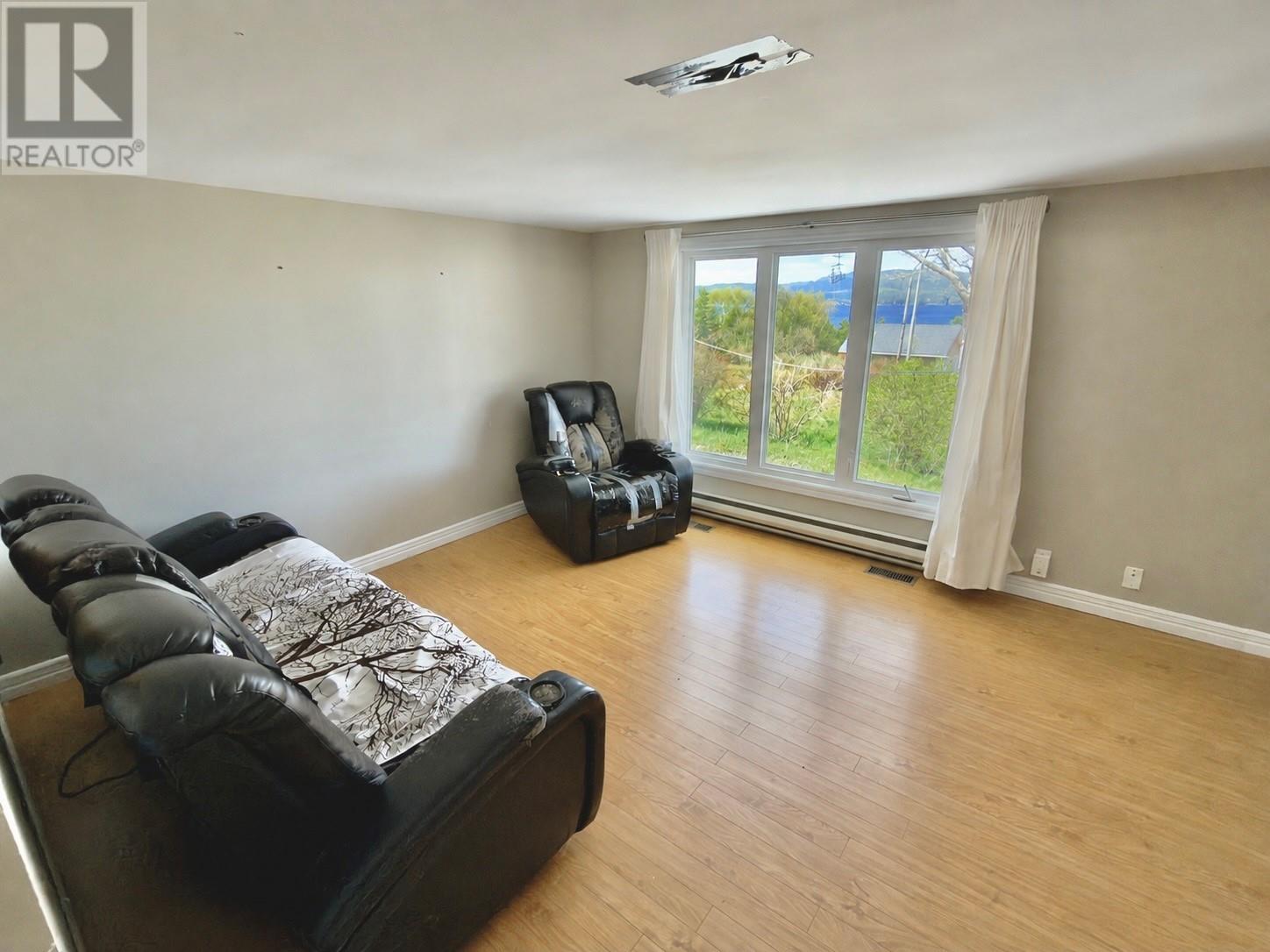 5 Whalen's Way Property Photo 7