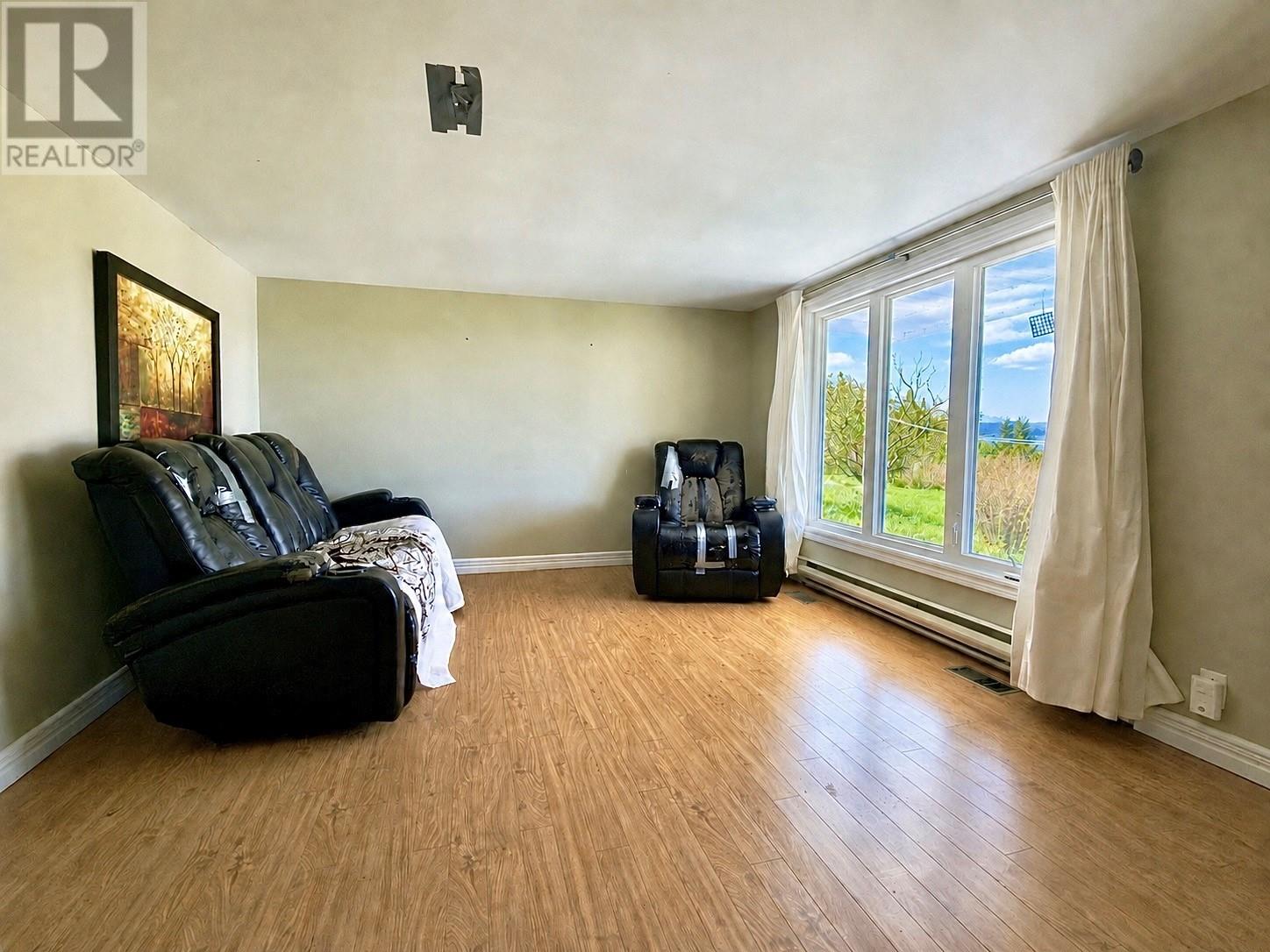 5 Whalen's Way Property Photo 8