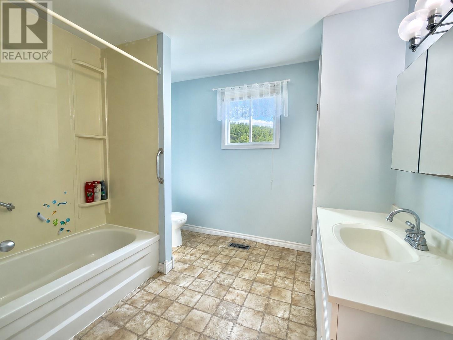 5 Whalen's Way Property Photo 12