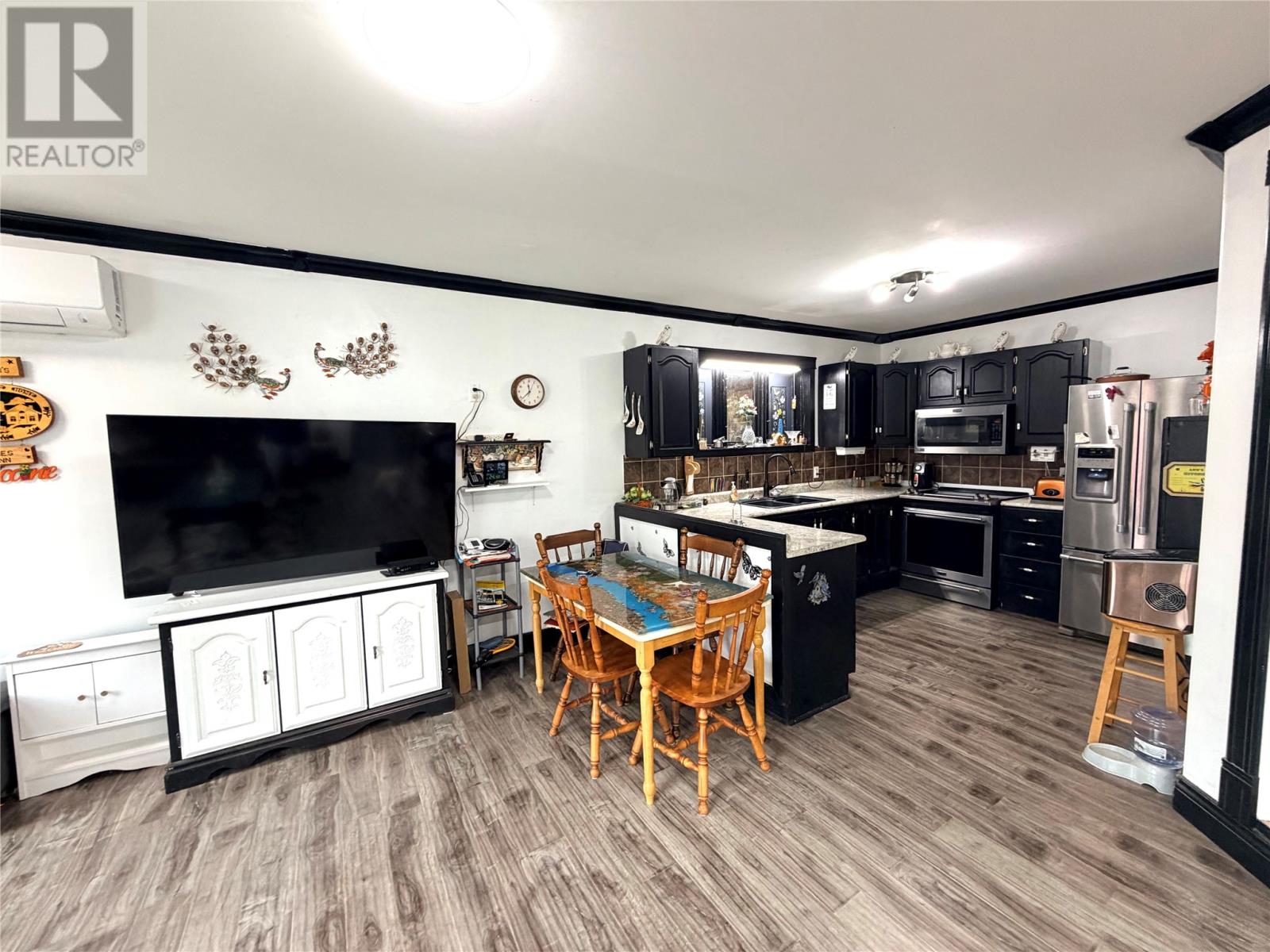 2048 Red Cliff Road Property Photo 4