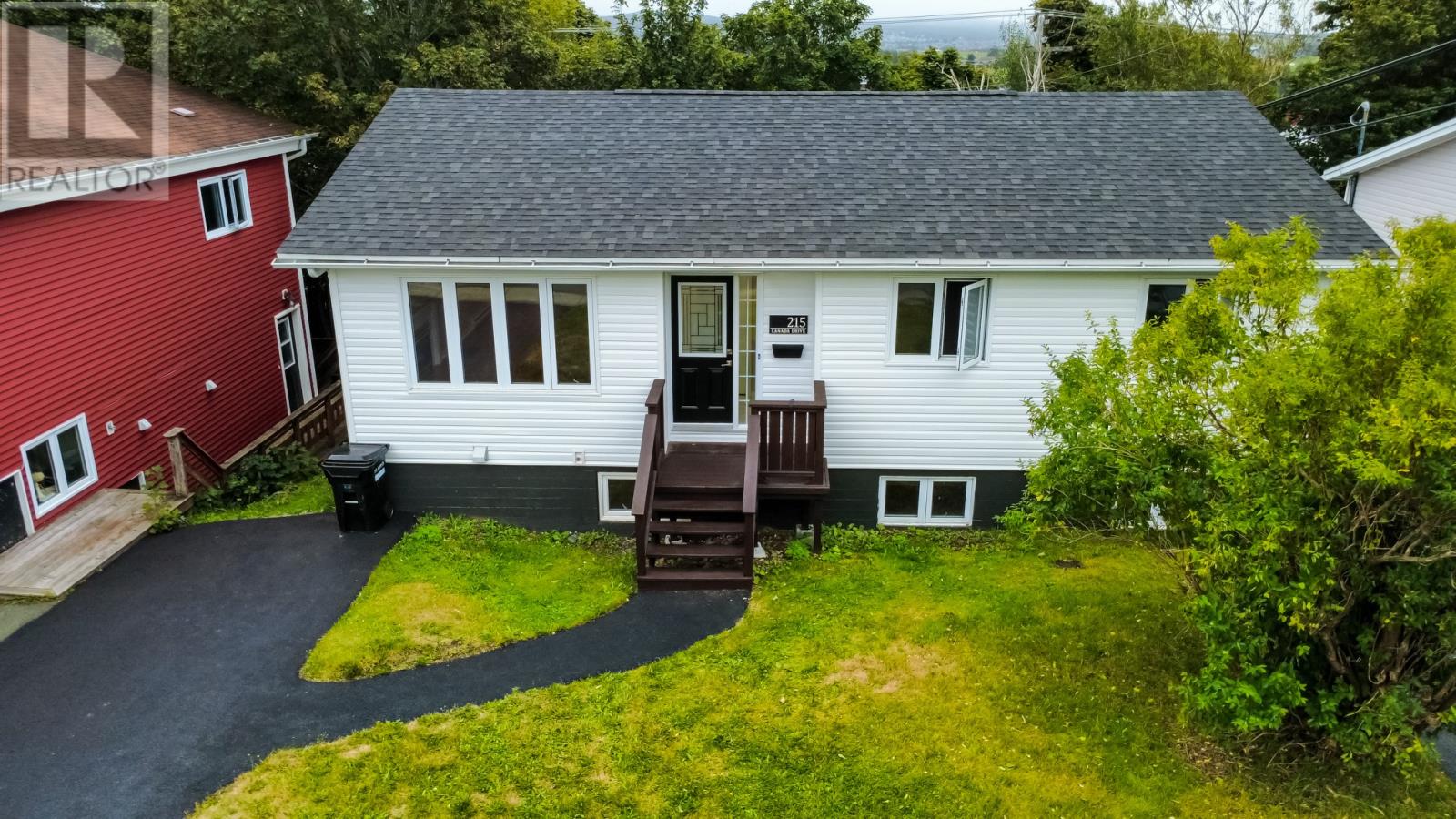215 Canada Drive Photo de la propriété 1