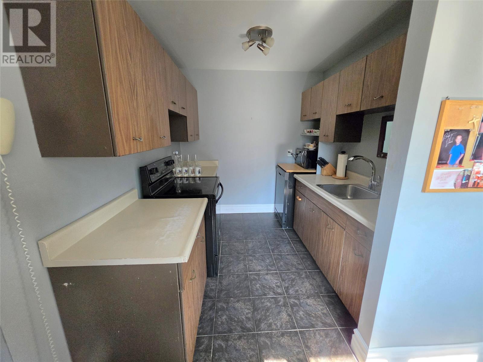 415 Vanier Avenue Property Photo 8