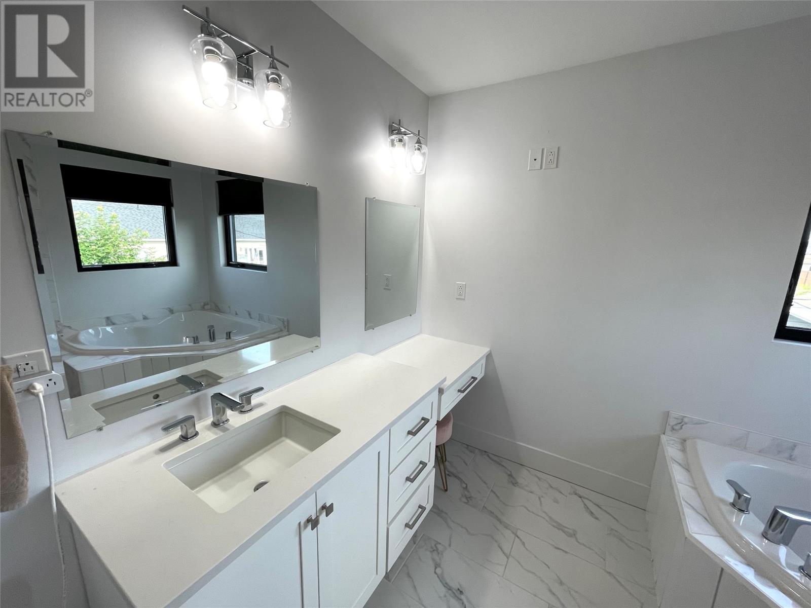 28 Ivanys Road Property Photo 30