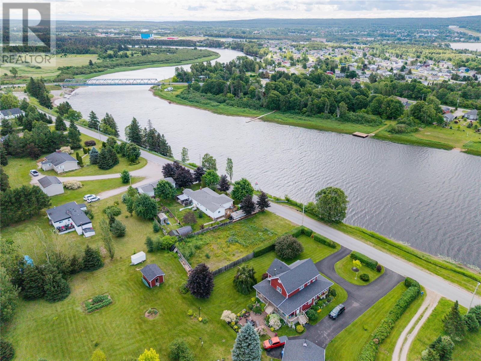 26 Riverbank Road Photo de la propriété 1
