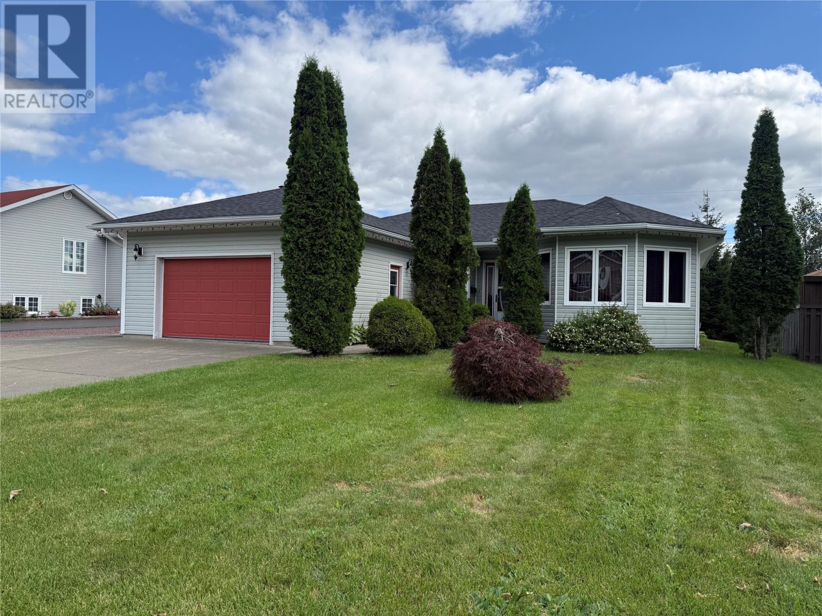 8 Harmsworth Drive Property Photo 1