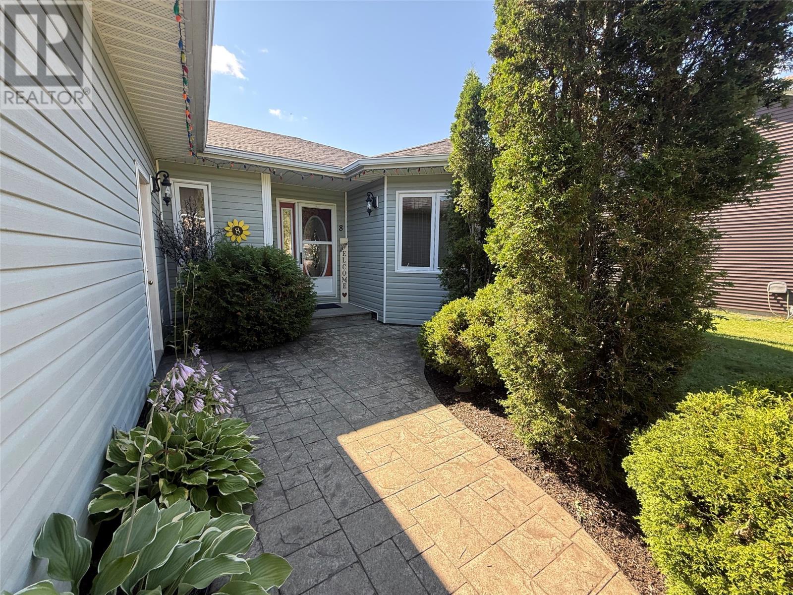 8 Harmsworth Drive Property Photo 4