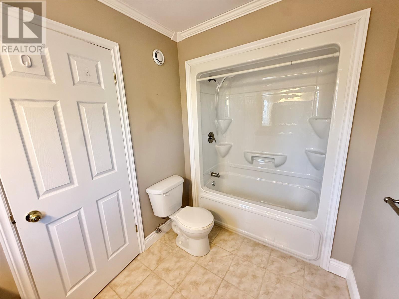 8 Harmsworth Drive Property Photo 35